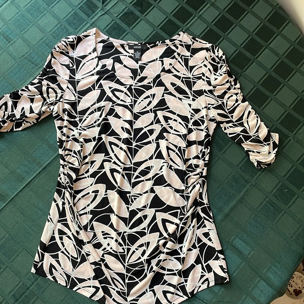 Alfani polyester short sleeve top, size M